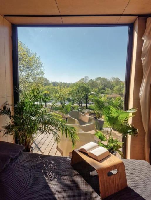Riverfront In The Garden Villa *