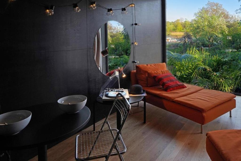 Riverfront In The Garden *