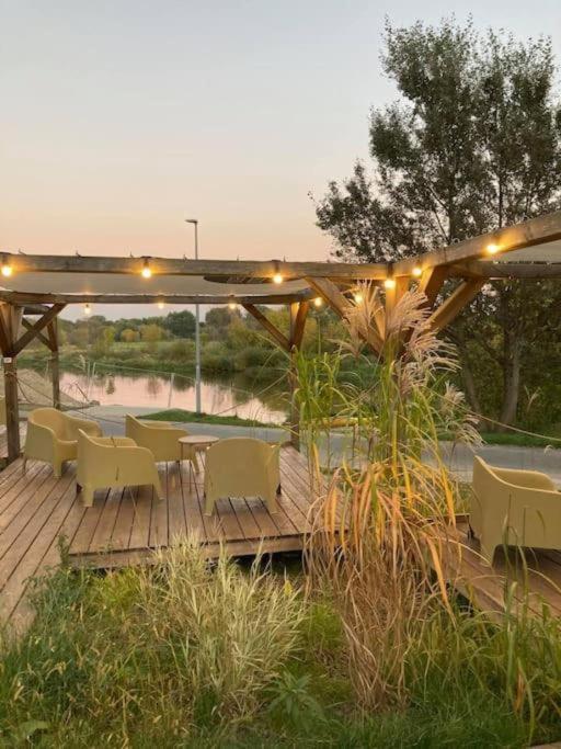 Villa Riverfront In The Garden *
