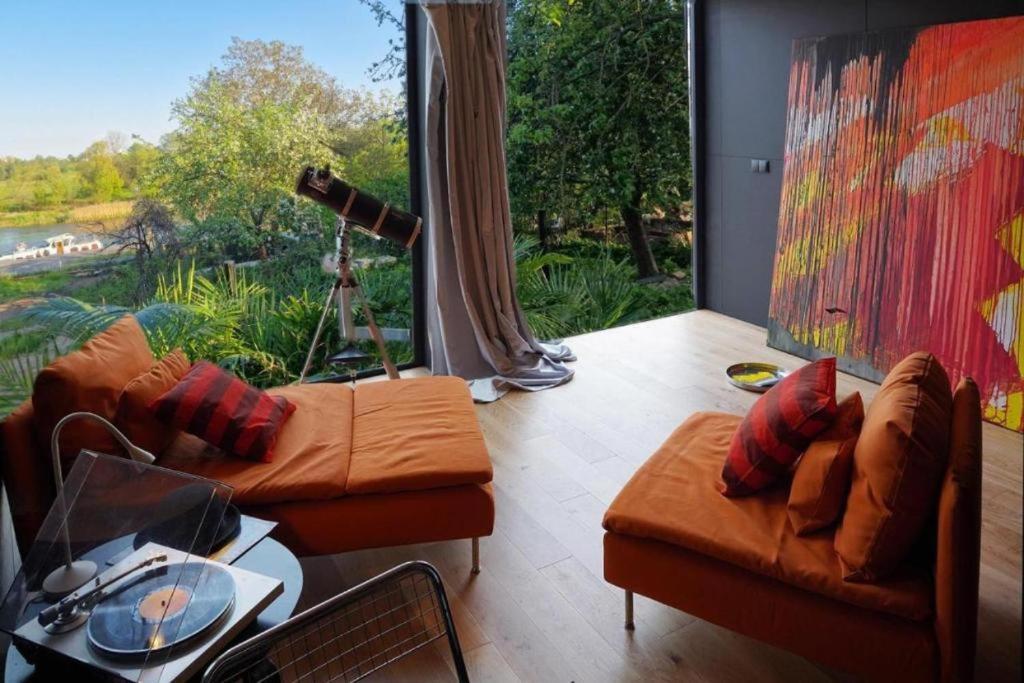 Riverfront In The Garden Villa *